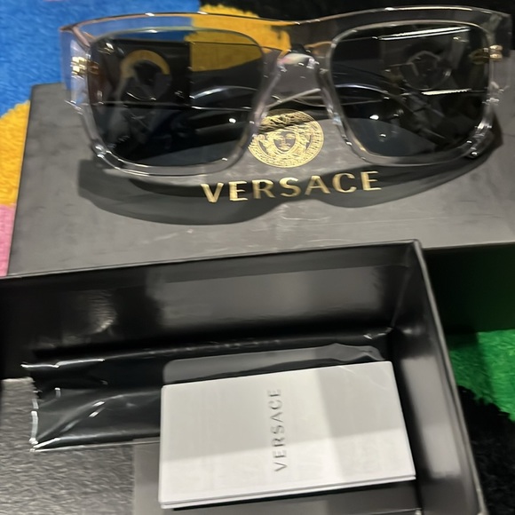 Brand new sun glasses 100 % authentic for men great for skiing - Picture 4 of 10